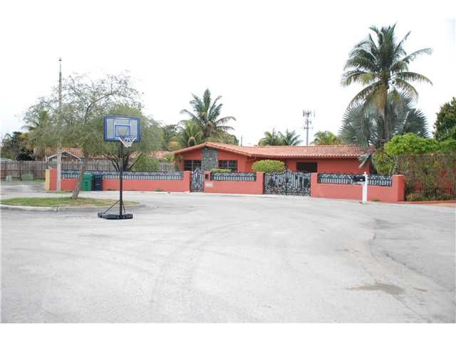 10471 SW 6 ST, Miami, FL 33174