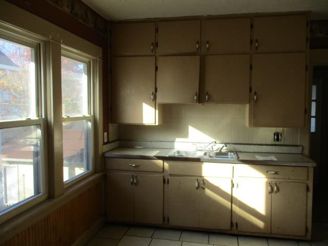 3206 W 112th St, Cleveland, OH 44111