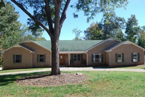 8820 Browns Bridge Road, Gainesville, GA 30506