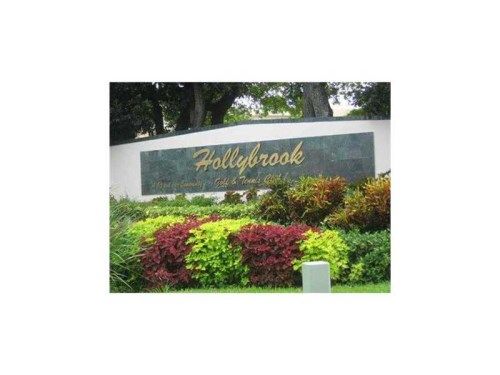 671 S HOLLYBROOK DR # 104, Hollywood, FL 33025