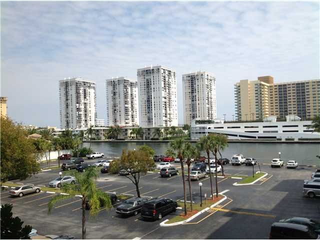 1000 PARKVIEW DR # 402, Hallandale, FL 33009