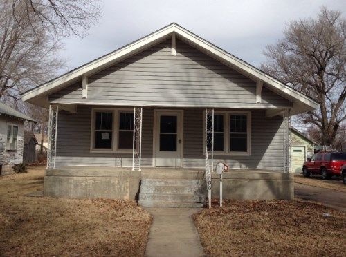 406 E 6th St, Hoisington, KS 67544