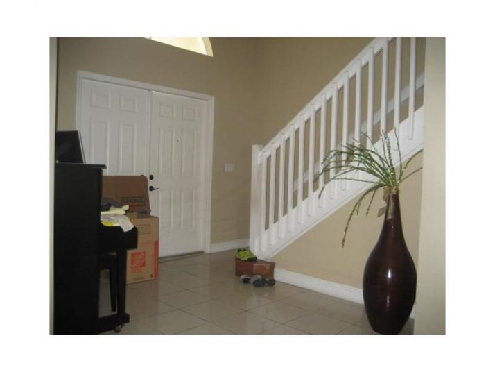 1068 SW 143 CT, Miami, FL 33184
