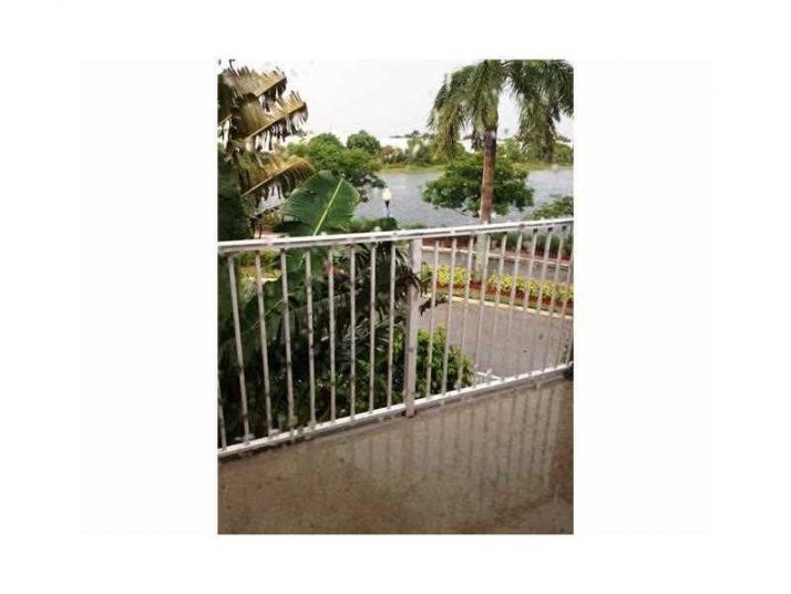 577 SW 111 LN # 302, Hollywood, FL 33025