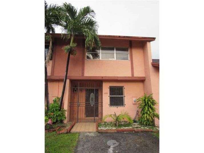 4085 W 8 CT # 82, Hialeah, FL 33012