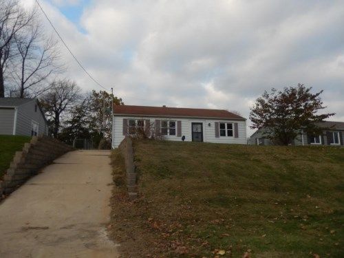963 41st St, Moline, IL 61265
