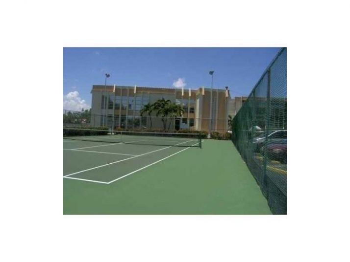 2000 ATLANTIC SHORES BL # 404, Hallandale, FL 33009