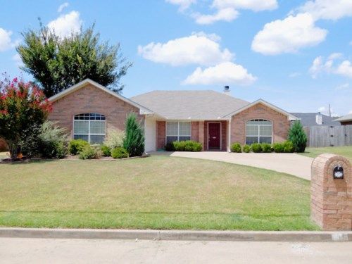 207 Willow Dr., Bullard, TX 75757