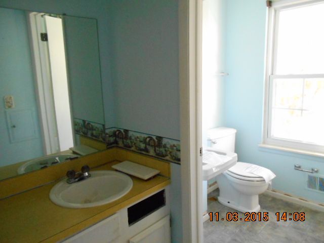 8338 Lakeview Dr, Ypsilanti, MI 48198