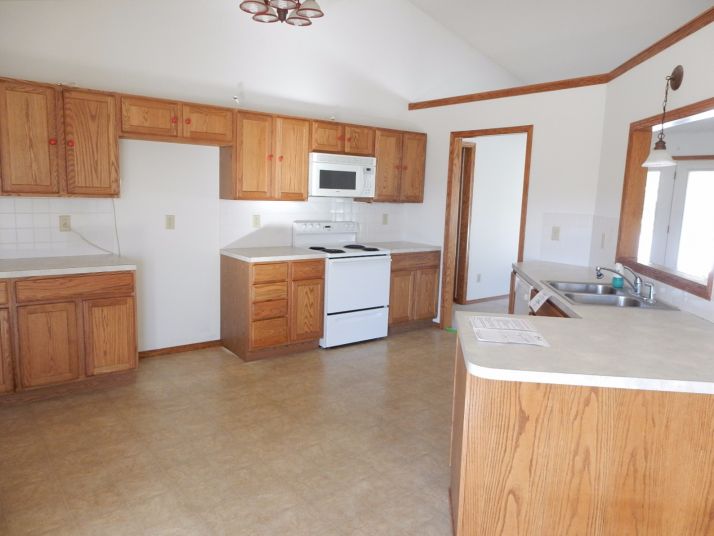 1311 N Stewart St, Wellington, KS 67152