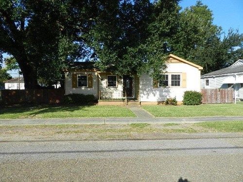800 Lurline Dr, New Orleans, LA 70121