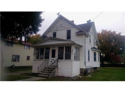 1014 W 5th Ave, Oshkosh, WI 54902