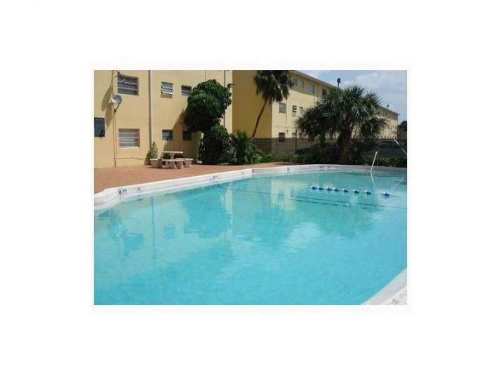 1280 W 54 ST # 122B, Hialeah, FL 33012