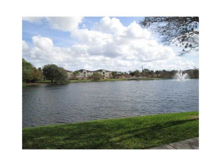 3690 N 56 AV # 904, Hollywood, FL 33021