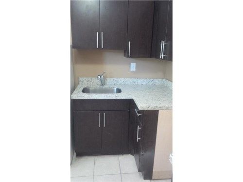 20200 NE 27 CT # J-23, Miami, FL 33180