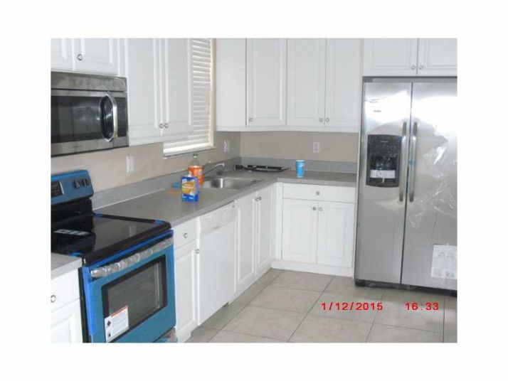 4915 SW 165 AV, Hollywood, FL 33027