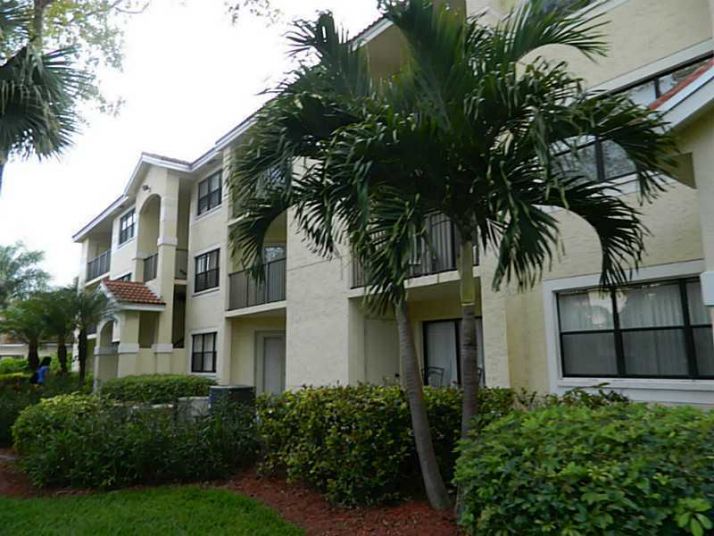 550 PARK RD # 18-8, Hollywood, FL 33021