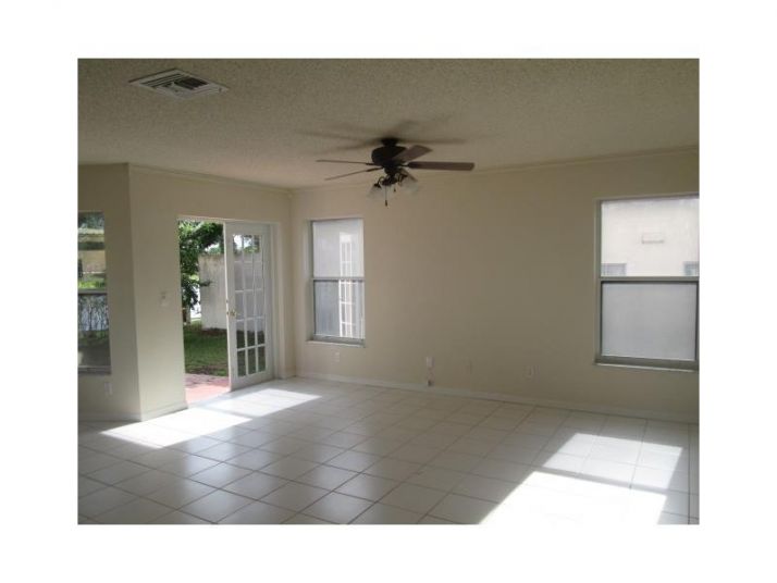 17938 SW 14 ST, Hollywood, FL 33029