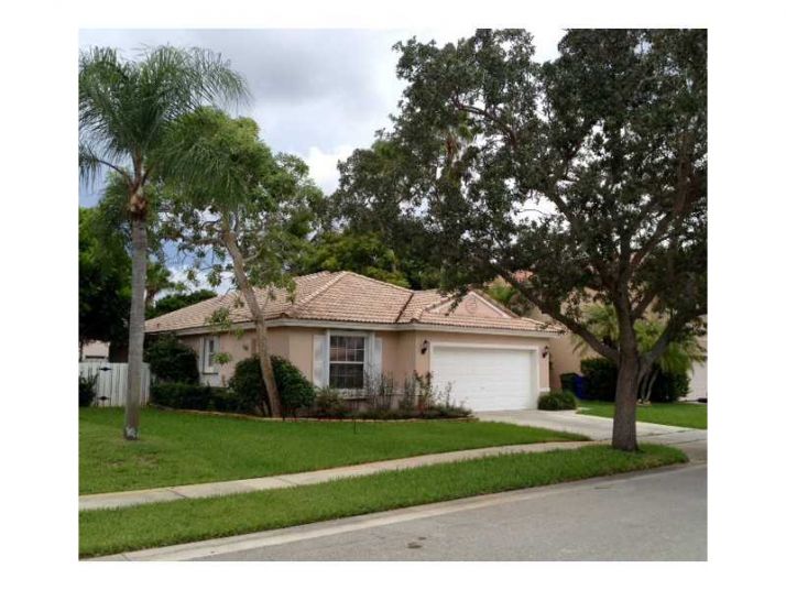 1046 NW 187 AV, Hollywood, FL 33029