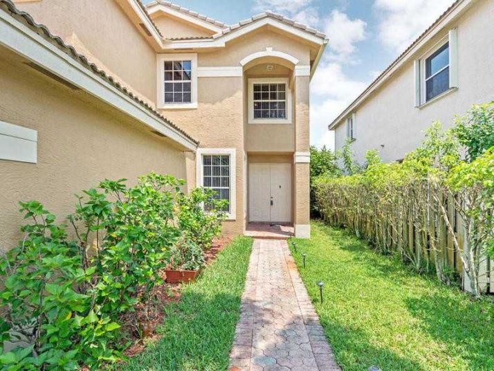 2443 SW 157 AV, Hollywood, FL 33027