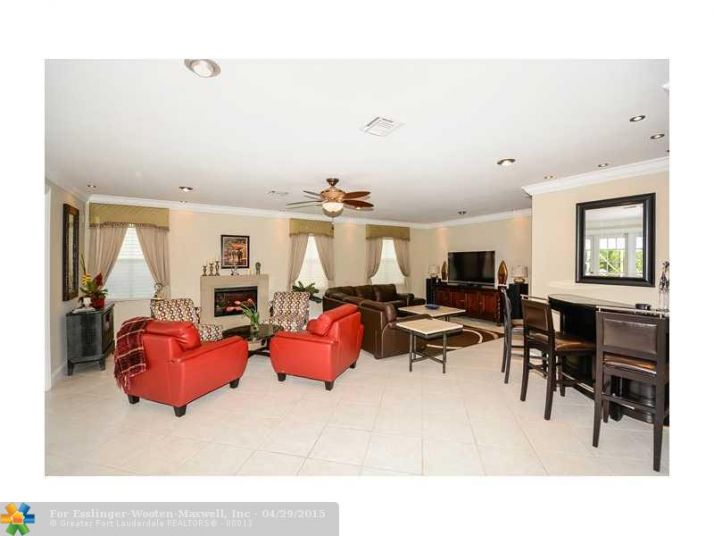 925 CRESTVIEW CIR, Fort Lauderdale, FL 33327