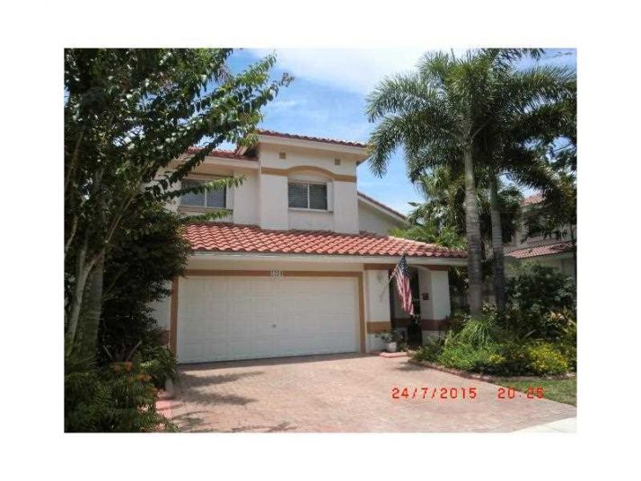 1230 BEL AIRE DR, Hollywood, FL 33027