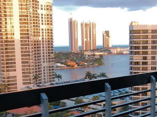 3500 MYSTIC POINTE DR # 1707, Miami, FL 33180