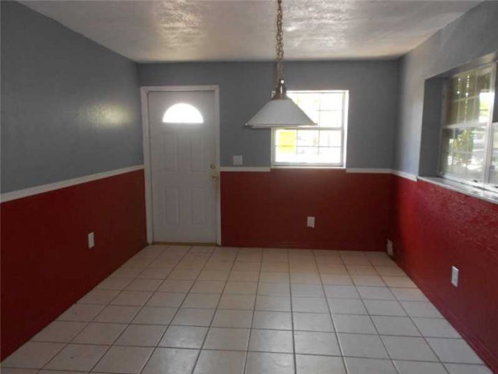 909 SW 7TH TE, Hallandale, FL 33009