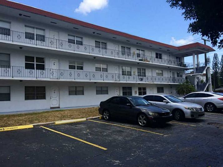 2420 JOHNSON ST # 305, Hollywood, FL 33020