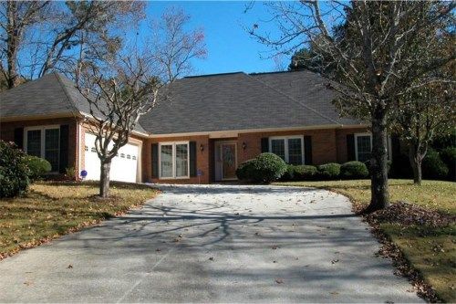 2215 Brandon Acres Drive, Buford, GA 30519