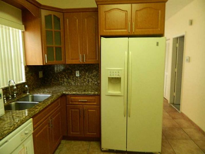 902 SW 178 WY, Hollywood, FL 33029