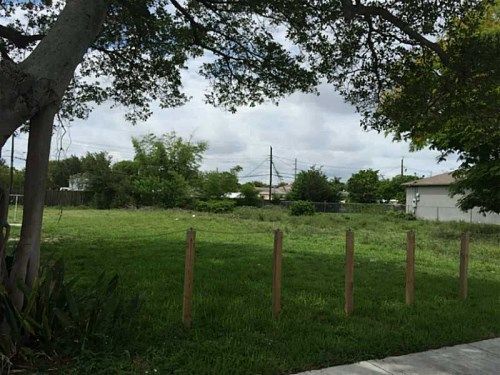 560 NE 34TH ST, Pompano Beach, FL 33064