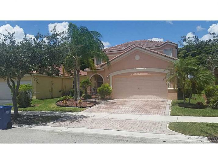 1112 CHINABERRY DR, Fort Lauderdale, FL 33327