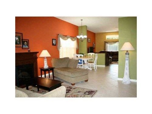 1136 CHINABERRY DR, Fort Lauderdale, FL 33327