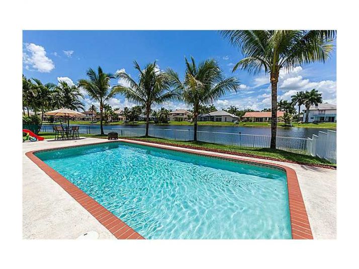 17558 SW 11 ST, Hollywood, FL 33029