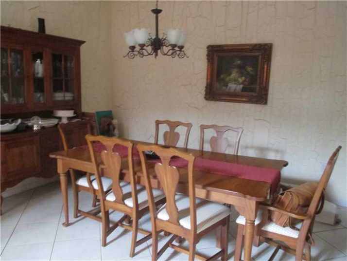 15752 SW 24 ST, Hollywood, FL 33027