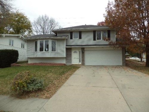 9556 Corby St, Omaha, NE 68134