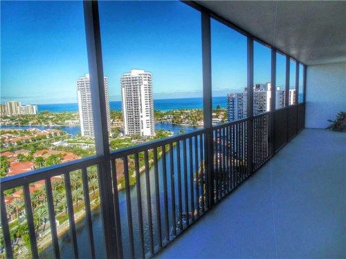 3701 N COUNTRY CLUB DR # PH09, Miami, FL 33180