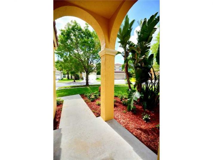 1502 NW 157 AV, Hollywood, FL 33028