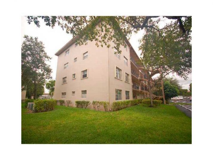 850 SW 133RD TE # 301 B, Hollywood, FL 33027