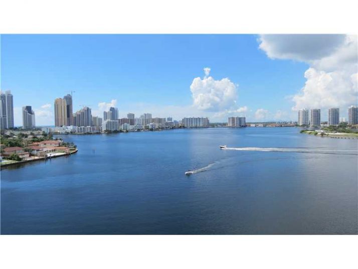 19101 36 CT # 1112, Miami, FL 33180
