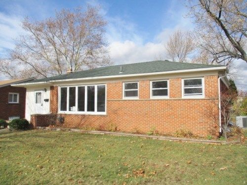 35828 Pinetree St, Livonia, MI 48150