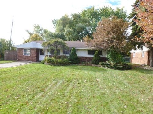 45303 Abington Cir, Macomb, MI 48042