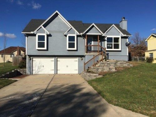 612 Willow Brook Dr, Raymore, MO 64083