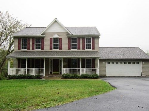 32 Bamboo Ln, Berkeley Springs, WV 25411