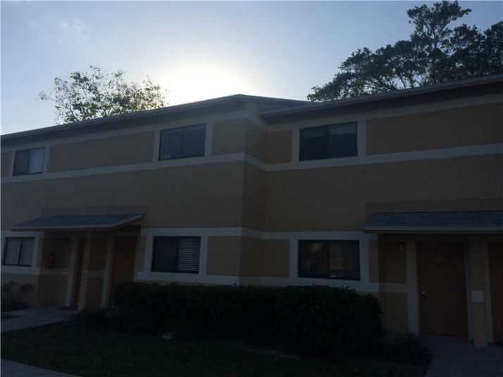 9455 PALM CR # 9455, Hollywood, FL 33025