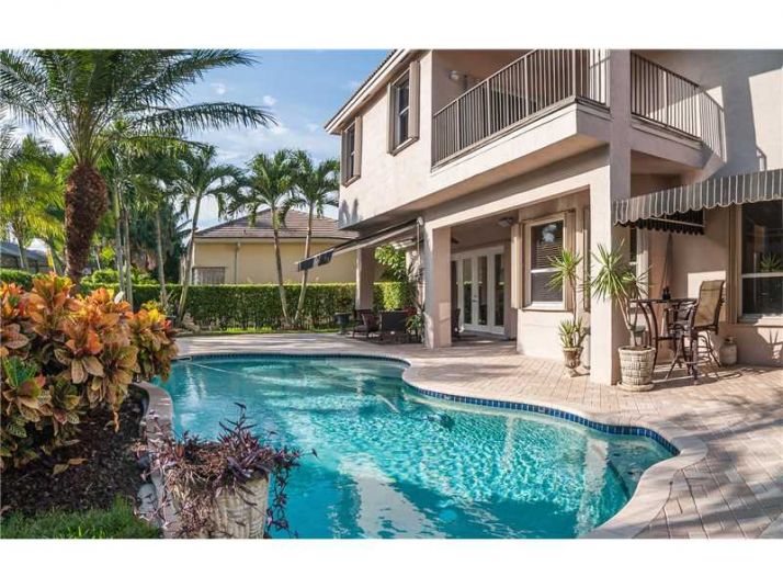 2556 JARDIN MNR, Fort Lauderdale, FL 33327