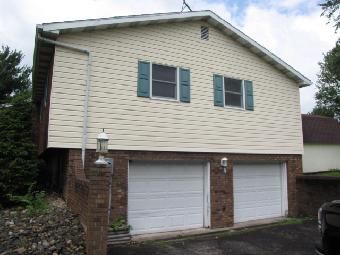 11 Beth Dr, Fairchance, PA 15436