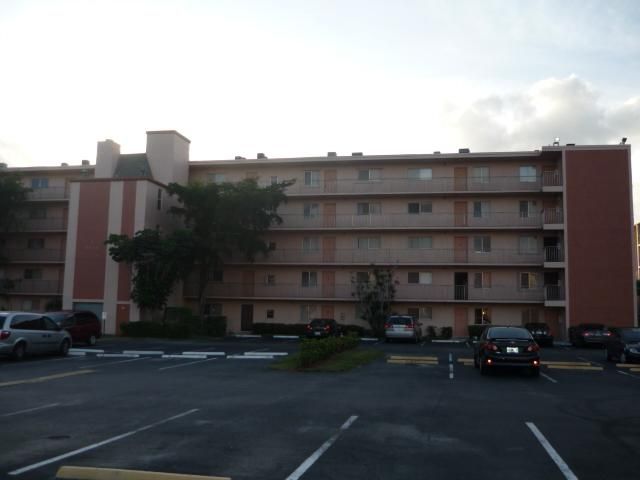 8610 N SHERMAN CR # 207, Hollywood, FL 33025