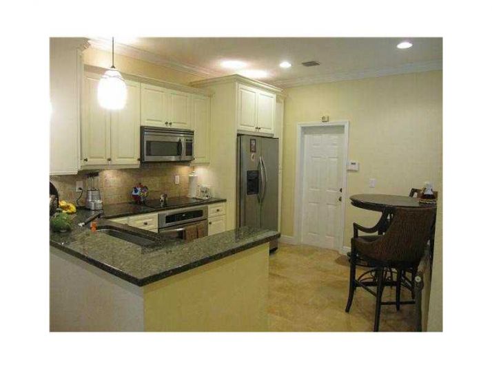 3887 TREE TOP DR, Fort Lauderdale, FL 33332